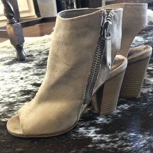 MADDEN GIRL PEEP-TOE BOOTIES❤️